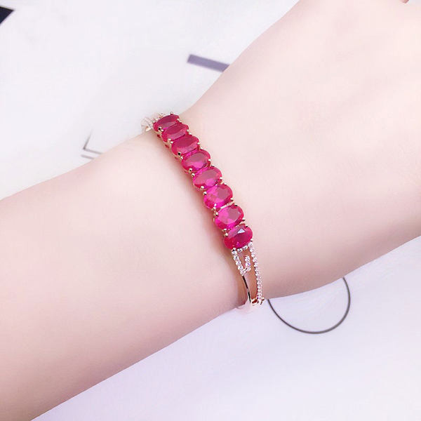 Дамска гривна с цветни - декоративни камъни