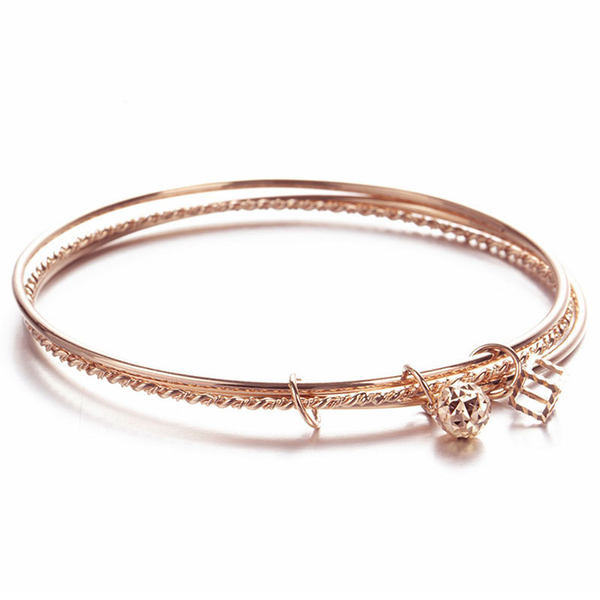 Стилна дамска гривна в златист цвят с висулки