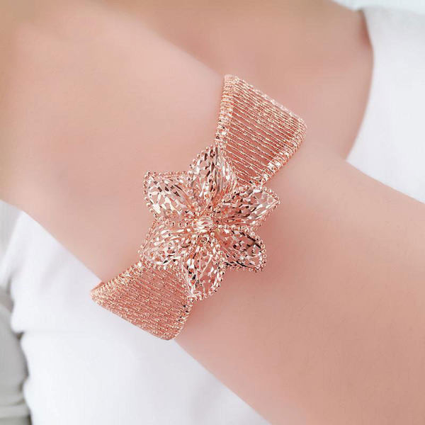 Naiste moodne käevõru 3D lilleelemendiga