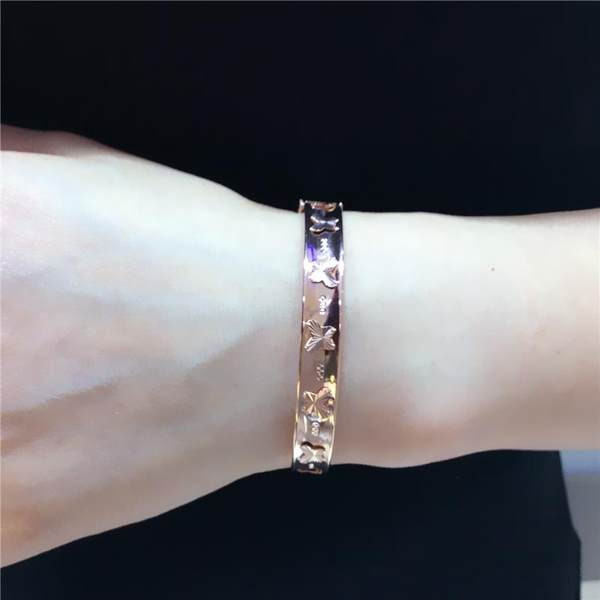 Naiste metallist elementidega käevõru