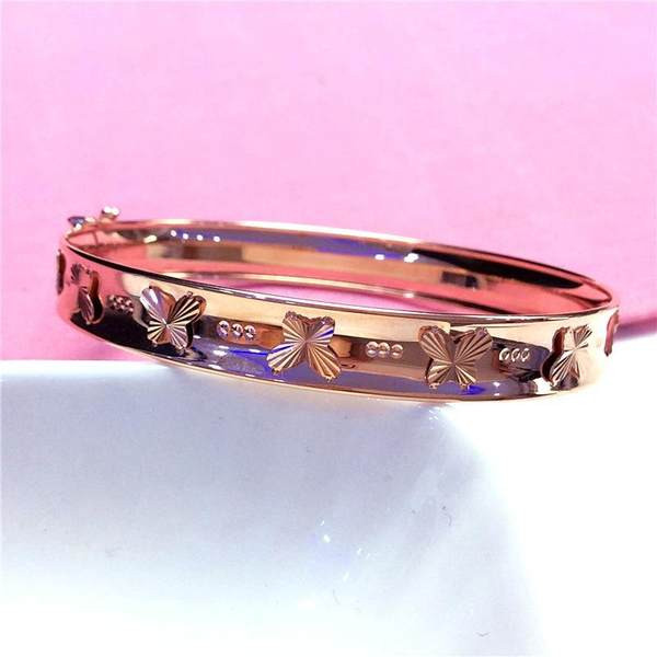 Naiste metallist elementidega käevõru