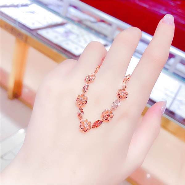 Дамска гривна с флорален мотив