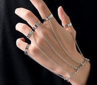 Moteriška apyrankė su žiedais