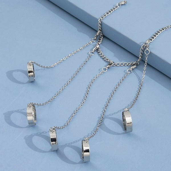 Moteriška apyrankė su žiedais