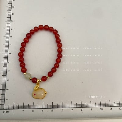 Ежедневна дамска гривна с мъниста и висулка заек