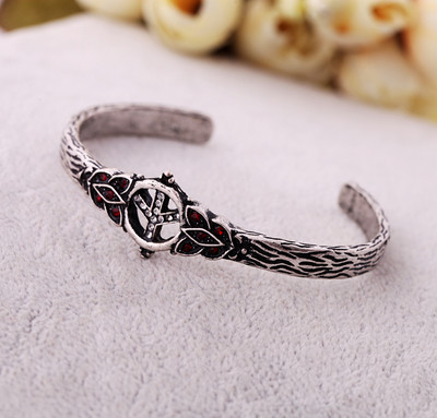 Γυναικείο βραχιόλι σε διάφορα μοντέλα με διακοσμητικές πέτρες