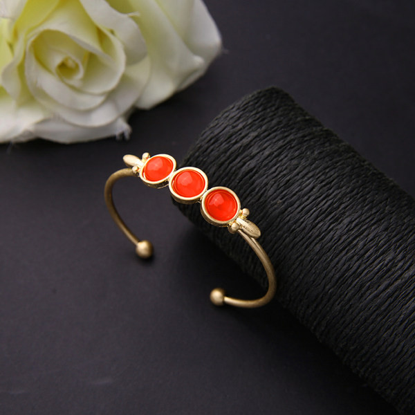 Γυναικείο βραχιόλι σε διάφορα μοντέλα με διακοσμητικές πέτρες