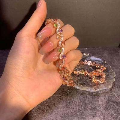 Дамска стилна гривна- с камъни