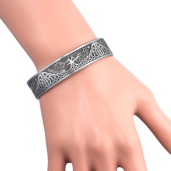 Гравирана дамска гривна тип халка