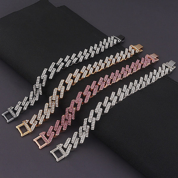 Дамска гривна с катарама и камъни