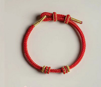 Дамска гривна с - метална висулка 