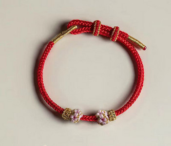 Дамска гривна с - метална висулка 