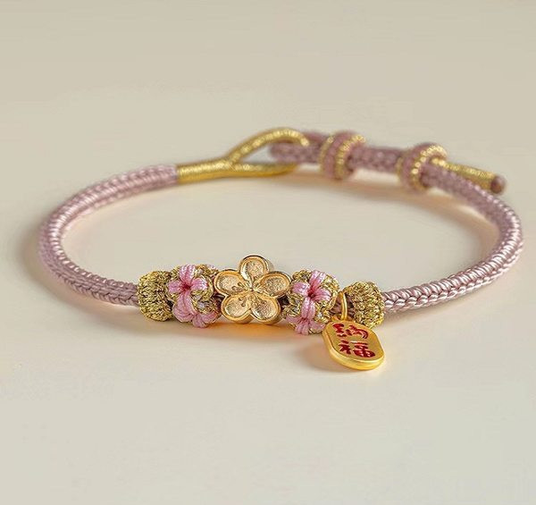 Дамска гривна с - метална висулка 