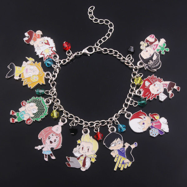 Naiste käevõru titaanterasest ripatsidega