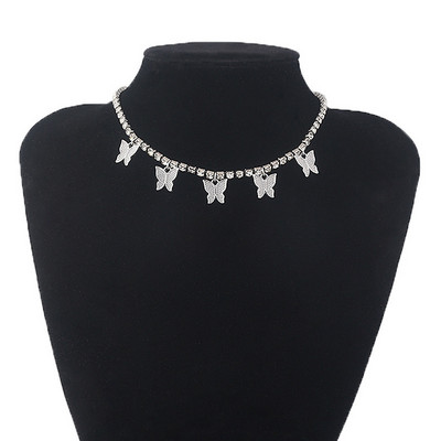 Дамска гривна с метална декорация 