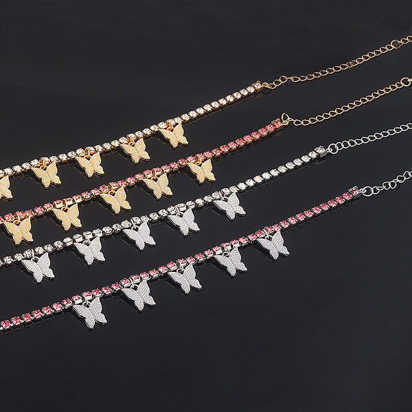 Дамска гривна с метална декорация 