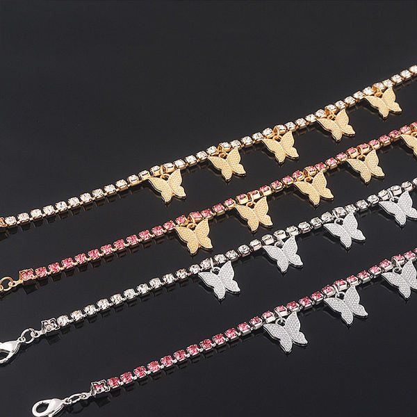 Дамска гривна с метална декорация 