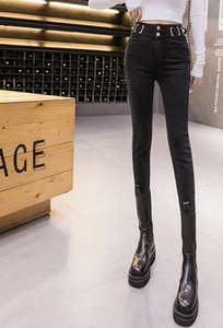 Paprasti moteriški džinsai aukštu juosmeniu