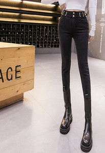 Paprasti moteriški džinsai aukštu juosmeniu