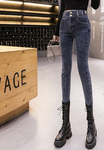 Paprasti moteriški džinsai aukštu juosmeniu