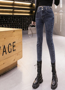 Paprasti moteriški džinsai aukštu juosmeniu