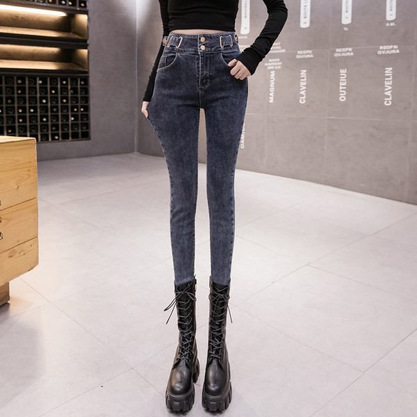 Paprasti moteriški džinsai aukštu juosmeniu