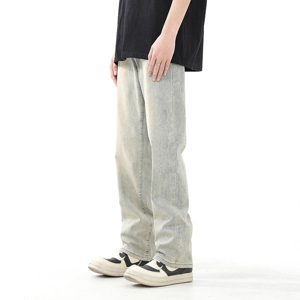 Paprasti džinsai tiesiomis kojomis vyrams su kišenėmis