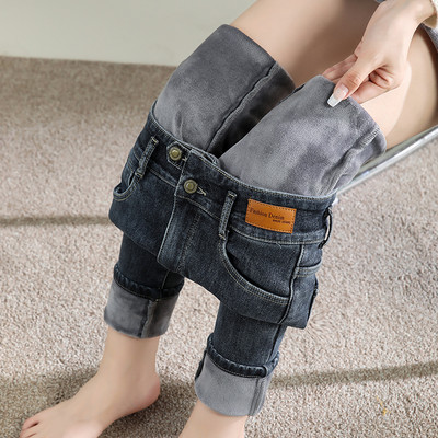 Γυναικεία casual τζιν σε ανοιχτά και σκούρα χρώματα