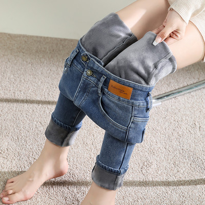 Γυναικεία casual τζιν σε ανοιχτά και σκούρα χρώματα