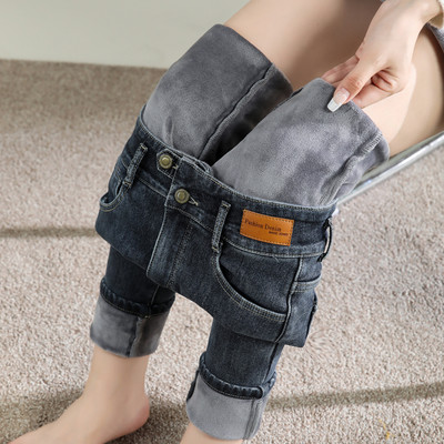 Γυναικεία casual τζιν σε ανοιχτά και σκούρα χρώματα