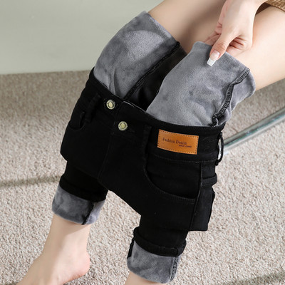 Γυναικεία casual τζιν σε ανοιχτά και σκούρα χρώματα