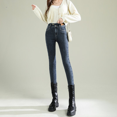 Γυναικεία casual τζιν σε ανοιχτά και σκούρα χρώματα