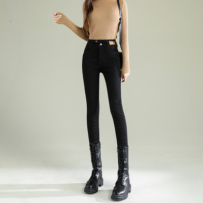 Γυναικεία casual τζιν σε ανοιχτά και σκούρα χρώματα