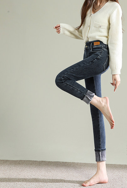 Γυναικεία casual τζιν σε ανοιχτά και σκούρα χρώματα