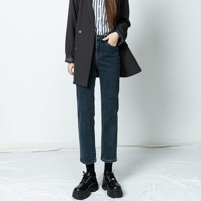 Puhas muster teeb naiste kõrge vöökohaga teksapüksid