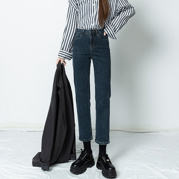 Puhas muster teeb naiste kõrge vöökohaga teksapüksid