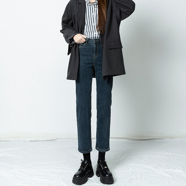 Puhas muster teeb naiste kõrge vöökohaga teksapüksid