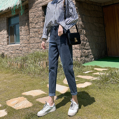 Μοντέρνο γυναικείο τζιν με ψηλή μέση και τσέπες