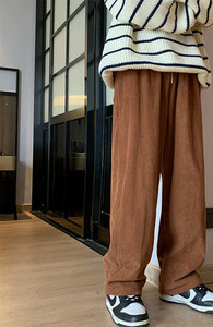 Pantaloni barbati model lat cu buzunar