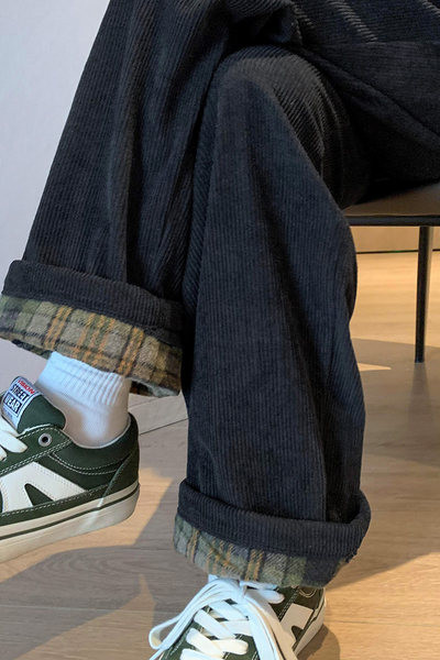 Pantaloni barbati model lat cu buzunar