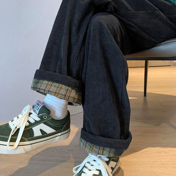 Pantaloni barbati model lat cu buzunar