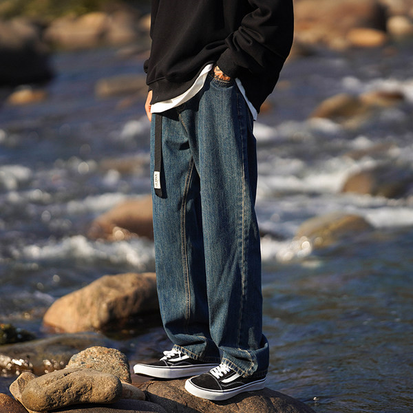 Mitmes värvitoonis vabaaja meeste laia säärega teksad