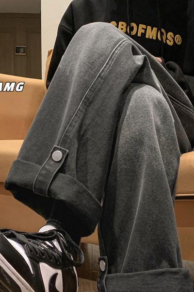 Lai sirgete säärtega meeste teksapükste mudel