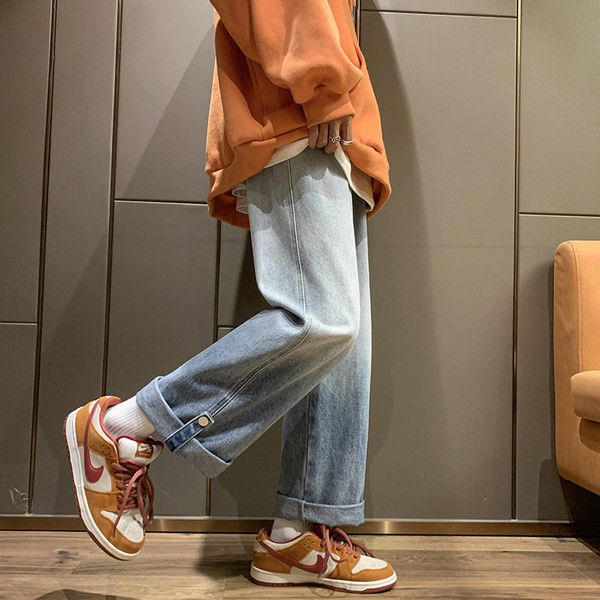 Lai sirgete säärtega meeste teksapükste mudel