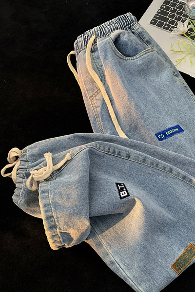 Ανδρικό τζιν casual με λογότυπα