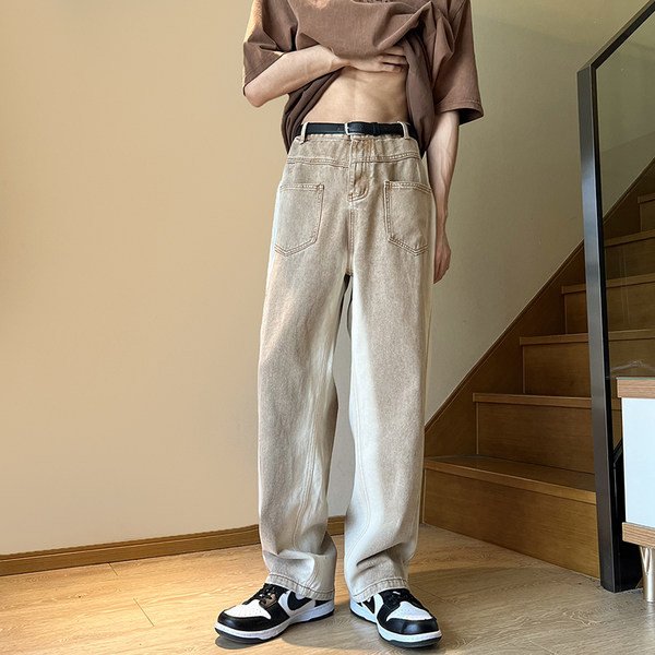 Laia säärega teksad taskuga