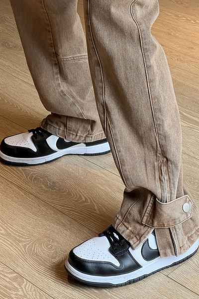 Ležerne traperice ravnih nogavica s razdvojenim nogavicama