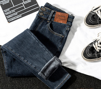 Naiste liibuvad teksad voodriga või ilma