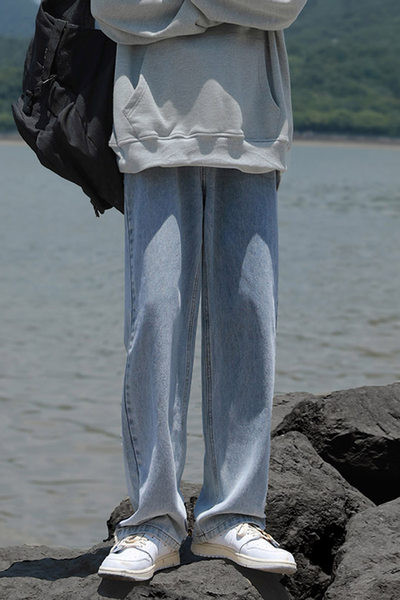 Ανδρικό τζιν με τσέπες - ίσιο μοντέλο