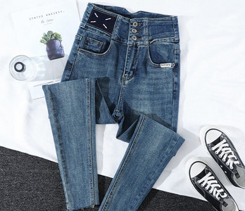 Εφαρμοσμένο γυναικείο τζιν με ή χωρίς φόδρα